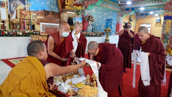 A Mandala Offering to Drupon Dechen Rinpoche